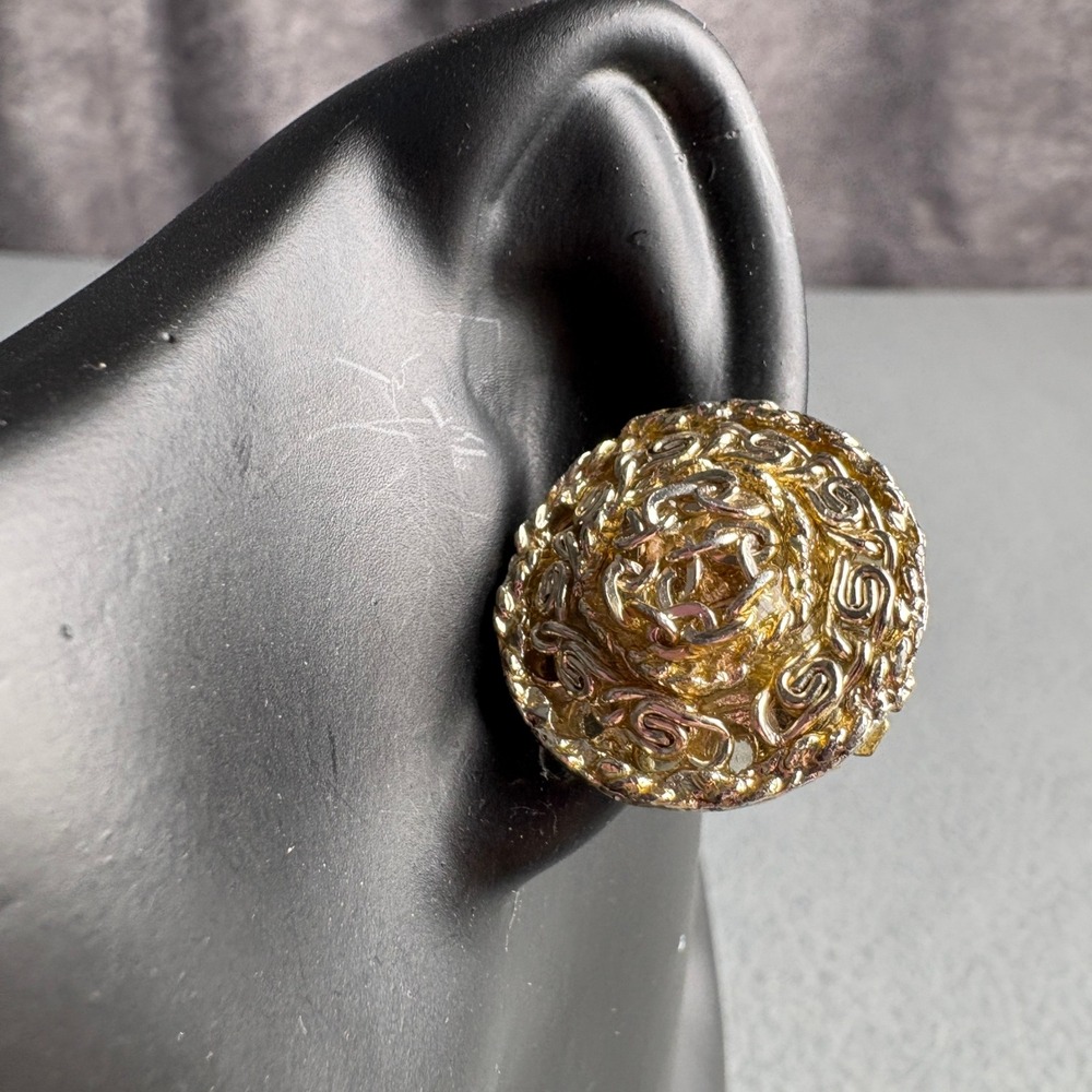 Vintage Gold Tone Textured Scrollwork Round Dome Clip On Statement Earrings 1"